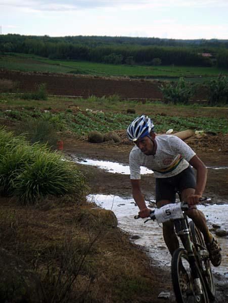 Road Champion Hugo Caetane fights for second place overall.