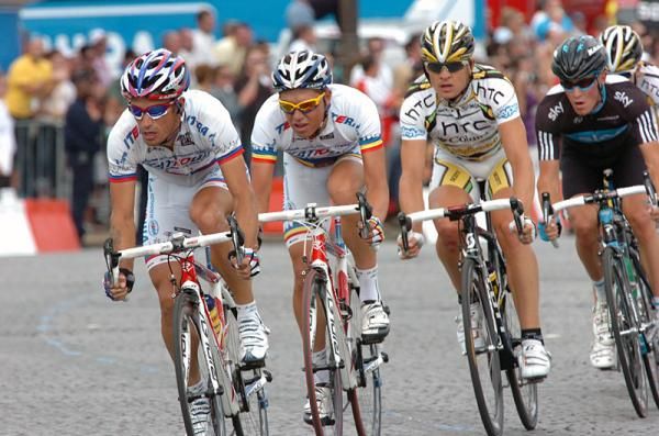 Katusha teammates Alexandr Pliuschin and Alexandr Kolobnev drive the pace.