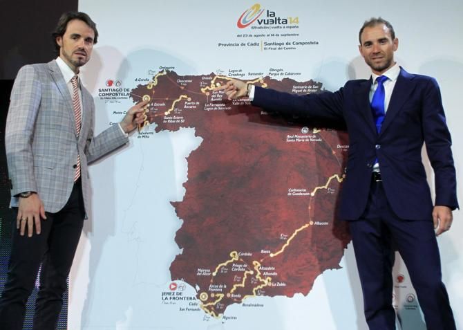 Samuel Sanchez and Alejandro Valverde point to the location of Santiago de Compostela where the 2014 Vuelta concludes with a 10km time trial