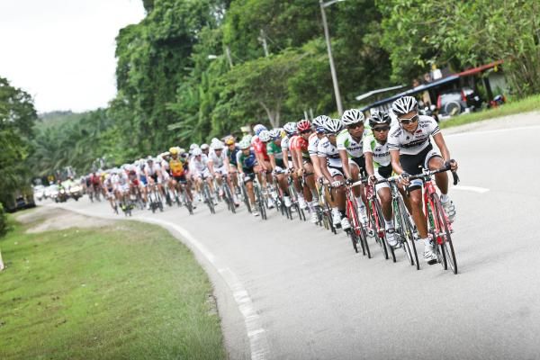 The peloton during stage 5 of the Jelajah Malaysia