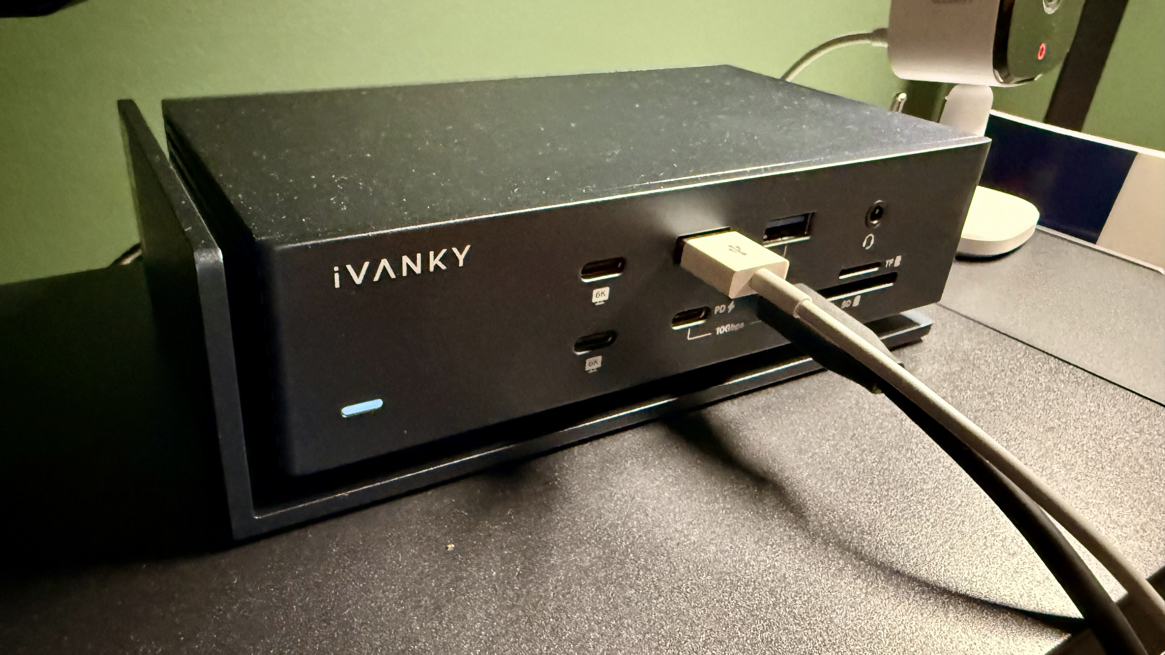 Ivanky | Fusion Dock Max 1