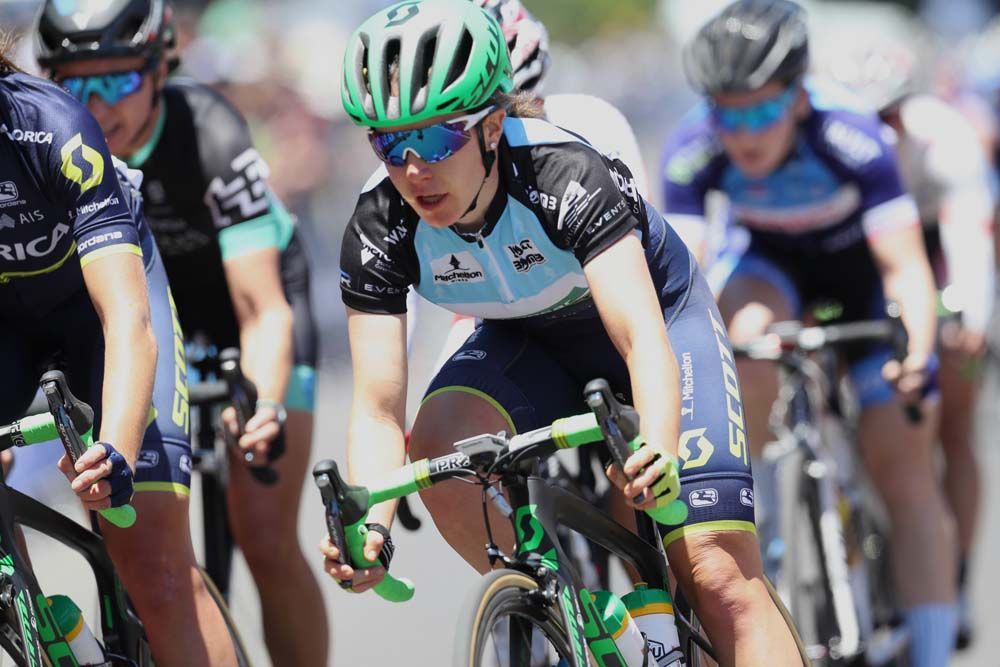 Amanda Spratt (Orica-Scott) in action