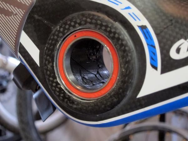 The hybrid ceramic BB30 bearings press directly into a carbon fiber sleeve of Felt's own design