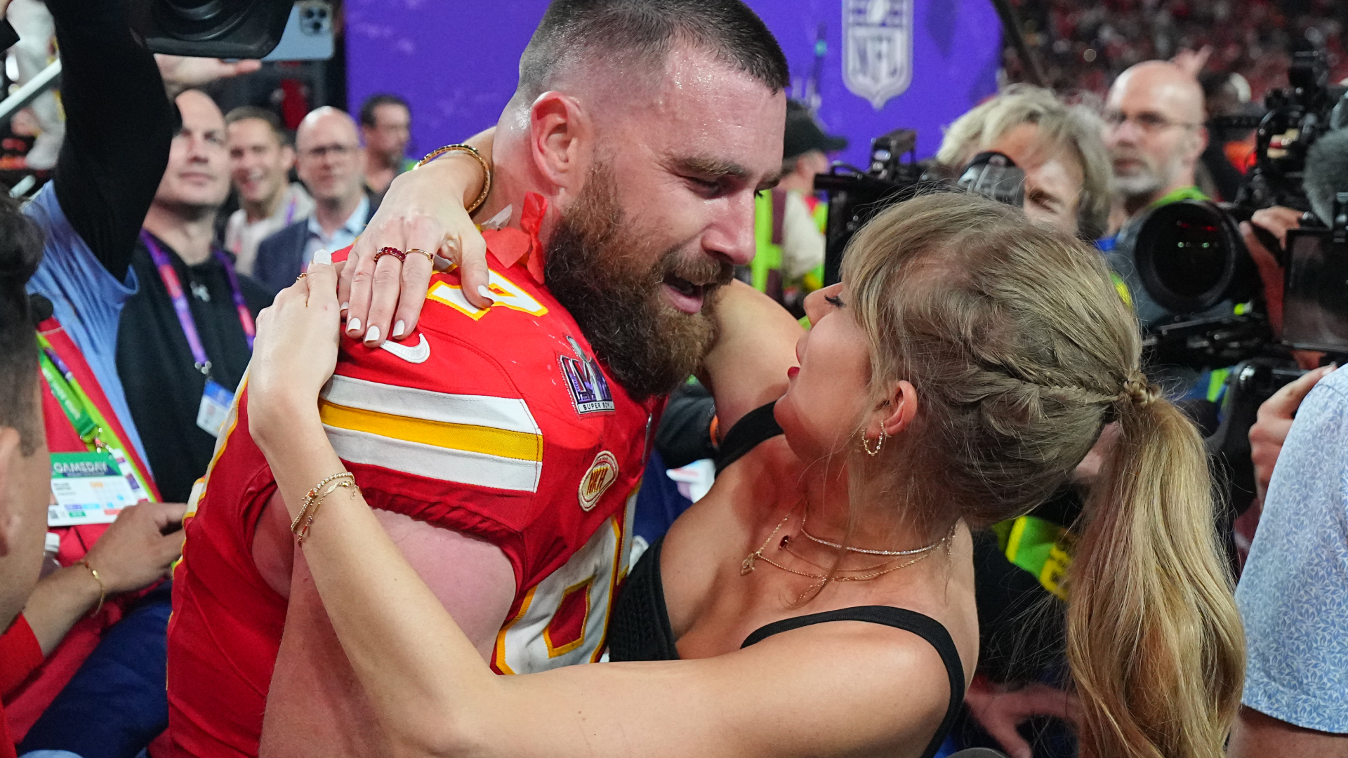 Kansas City Chiefs Travis Kelce (87) kisses girlfriend and singer Taylor Swift following victory vs San Francisco 49ers at Allegiant Stadium.