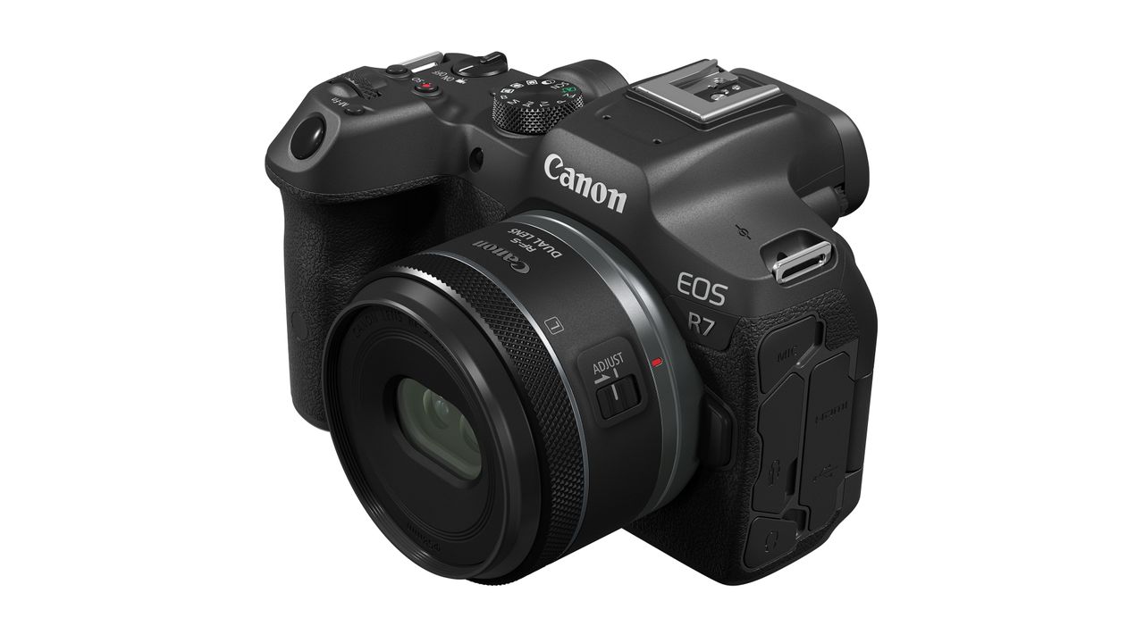 Canon RF-S 7.8mm f/4 STM Dual against a white background