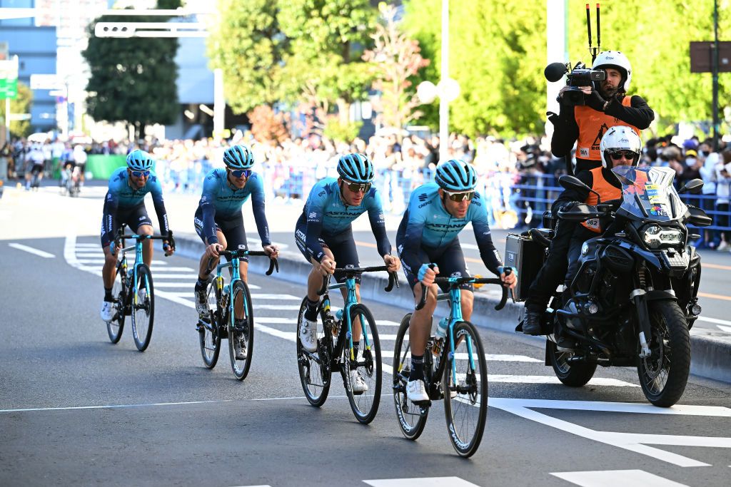 SAITAMA JAPAN NOVEMBER 06 Vincenzo Nibali of Italy Antonio Nibali of Italy Samuele Battistella of Italy Gianmarco Garofoli of Italy and Astana Qazaqstan Team sprint during the 8th Tour de France Saitama Criterium 2022 Team Time Trial a 35km team time trial race from Saitama to Saitama SaitamaCriterium on November 06 2022 in Saitama Japan Photo by Kenta HaradaGetty Images
