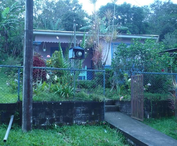 A typical Costa Rican house en route