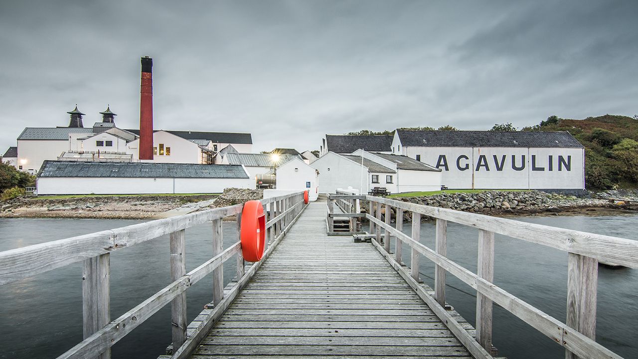 lagavulin_from_pier.jpg