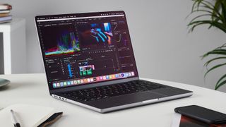 Das schicke MacBook Pro mit M2-Chip gibt es jetzt auch mit sattem Preisnachlass! 