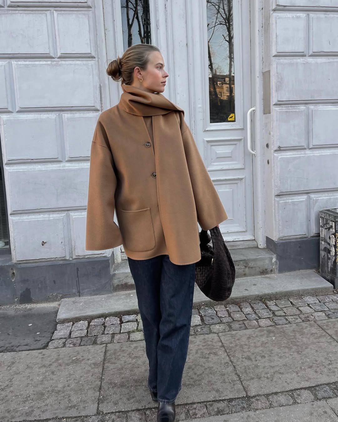 Influencer Clara Dyrhauge wearing a scarf coat and relaxed fit jeans.