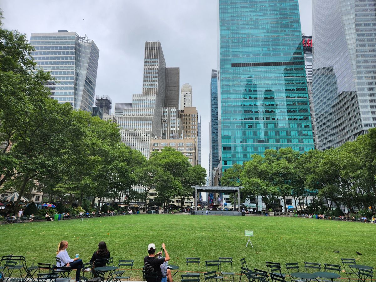 Samsung Galaxy Z Fold 4 dynamic range sample.