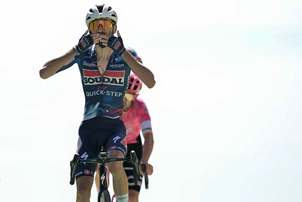 2025 Tour de France: Valentin Paret-Peintre wins on the Mont Ventoux