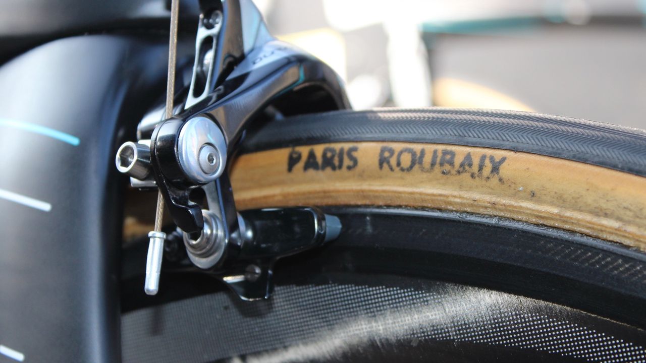 Stannard has FMB tubulars and older 9000 series Dura-Ace calipers