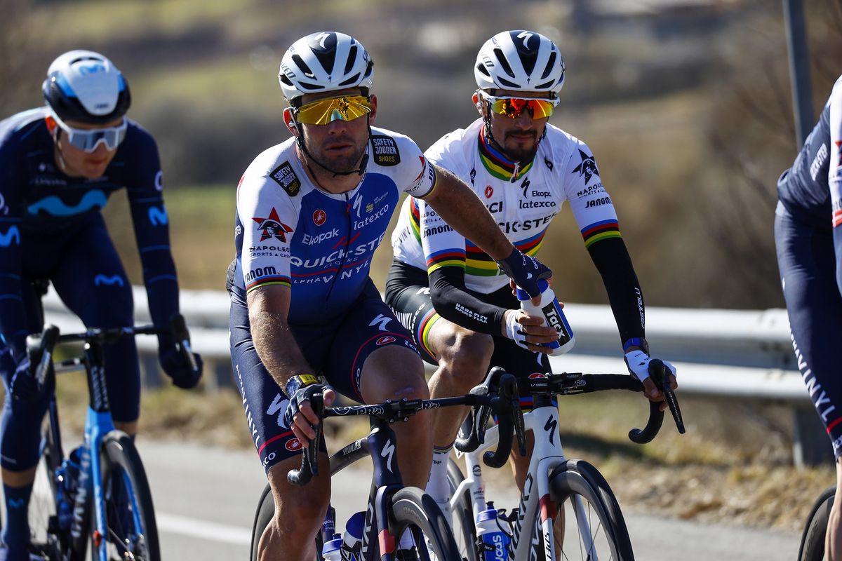Tirreno Adriatico 2022 - 57th Edition - 4th stage Cascata delle Marmore - Bellante 202 km - 10/03/2022 - Mark Cavendish (GBR - Quick-Step Alpha Vinyl Team) - Julian Alaphilippe (FRA - Quick-Step Alpha Vinyl Team) - photo Luca Bettini/SprintCyclingAgency&Acirc;&copy;2022