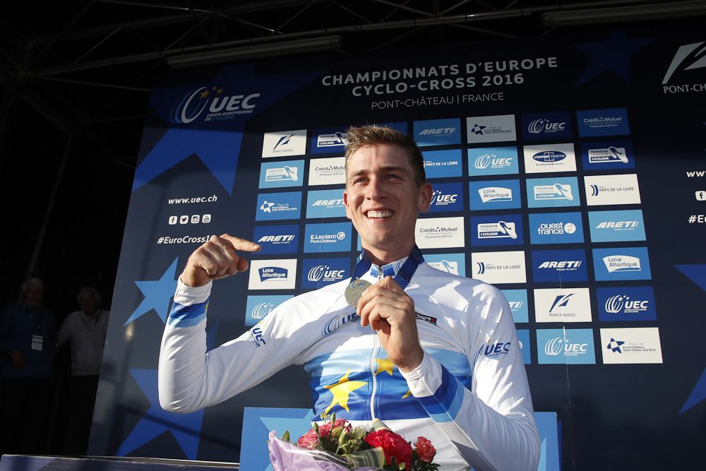 Toon Aerts points to gold at the European Cyclo-cross Champinships