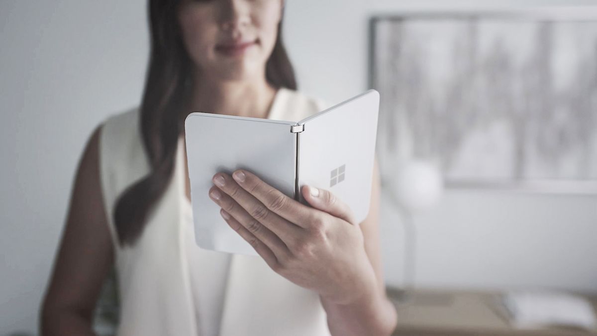 Microsoft Surface Duo: Microsoft&#039;s folding smartphone is a bit like a Nintendo DS