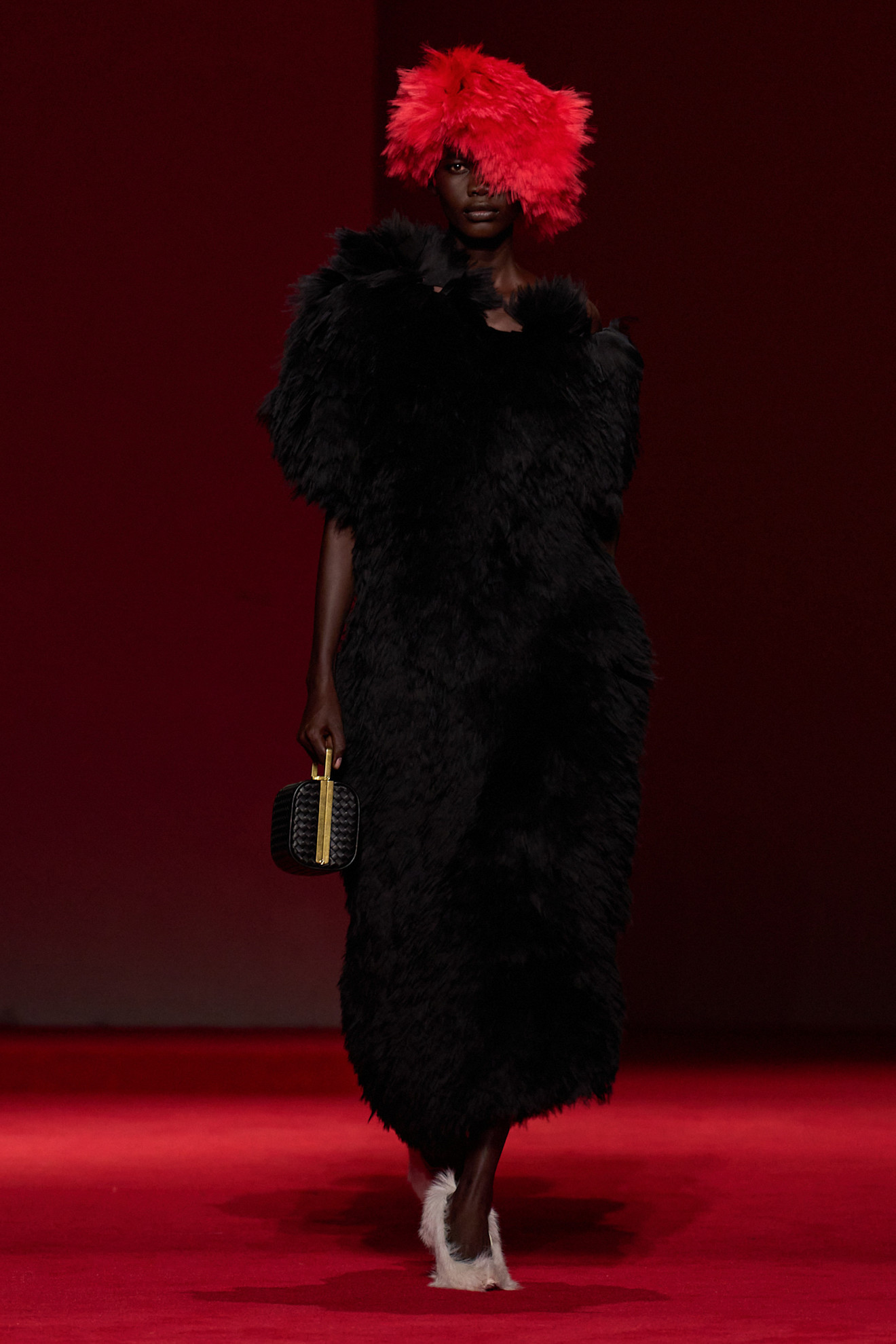 models on the Bottega Veneta Fall 2026 fashion show runway