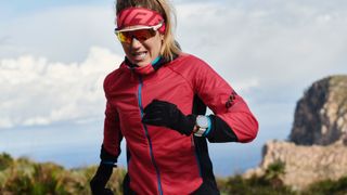 Polar Grit X: woman doing trail running