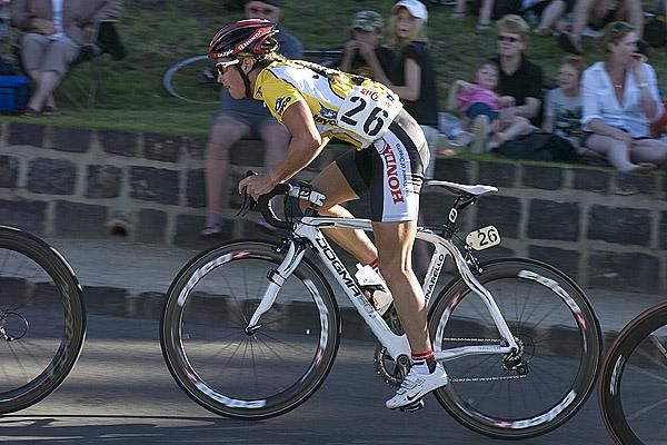 Rochelle Gilmore (Honda Womens Cycling Team) accelerates out of a corner in Geelong.