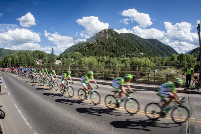 Cannondale leads the peloton
