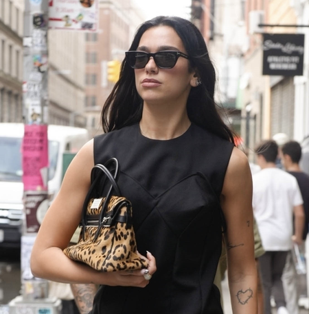 Pop star&nbsp;Dua&nbsp;Lipa&nbsp;is seen walking in Soho with friends after enjoying coffee Caf&eacute; Leon Dore in New York wearing a cartier watch and tiffany ring. 