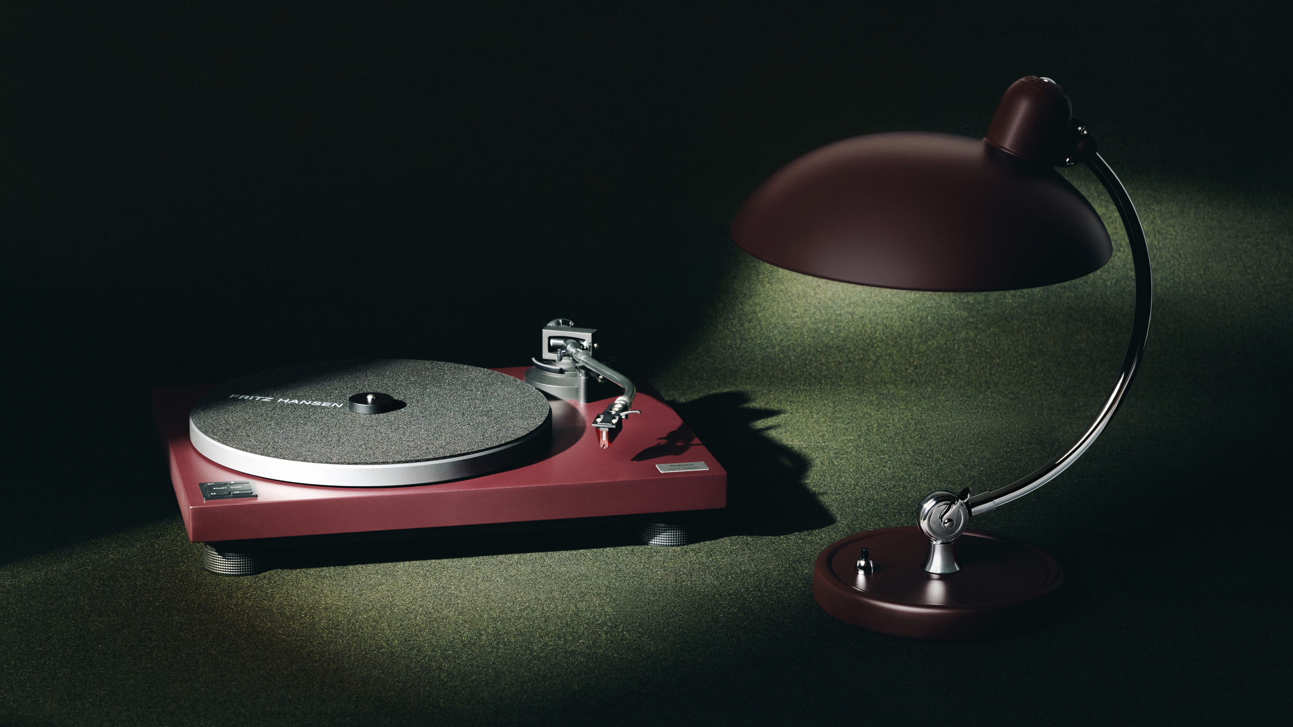 Technics SL-40CBT Direct Drive Turntable and the Kaiser Idell Luxus 6631-T desk lamp