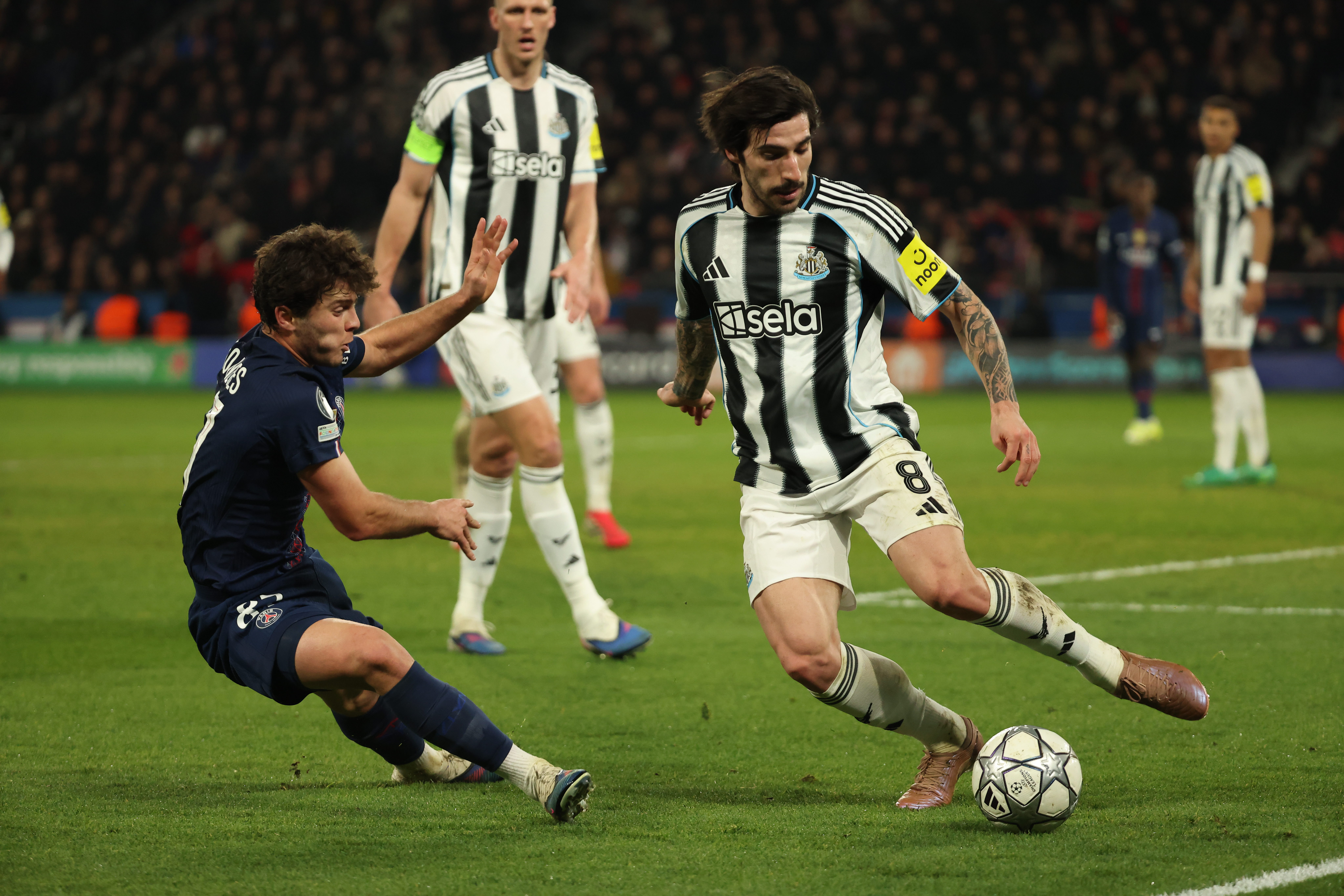 Paris, France - January 29: Sandro Tonali of Newcastle United and Joao Neves of Paris Saint-Germain in action during the UEFA Champions League 2025/26 League Phase MD8 match between Paris Saint-Germain and Newcastle United FC at Parc des Princes on January 28, 2026 in Paris, France. (Photo by Tnani Badreddine/DeFodi Images/DeFodi via Getty Images)