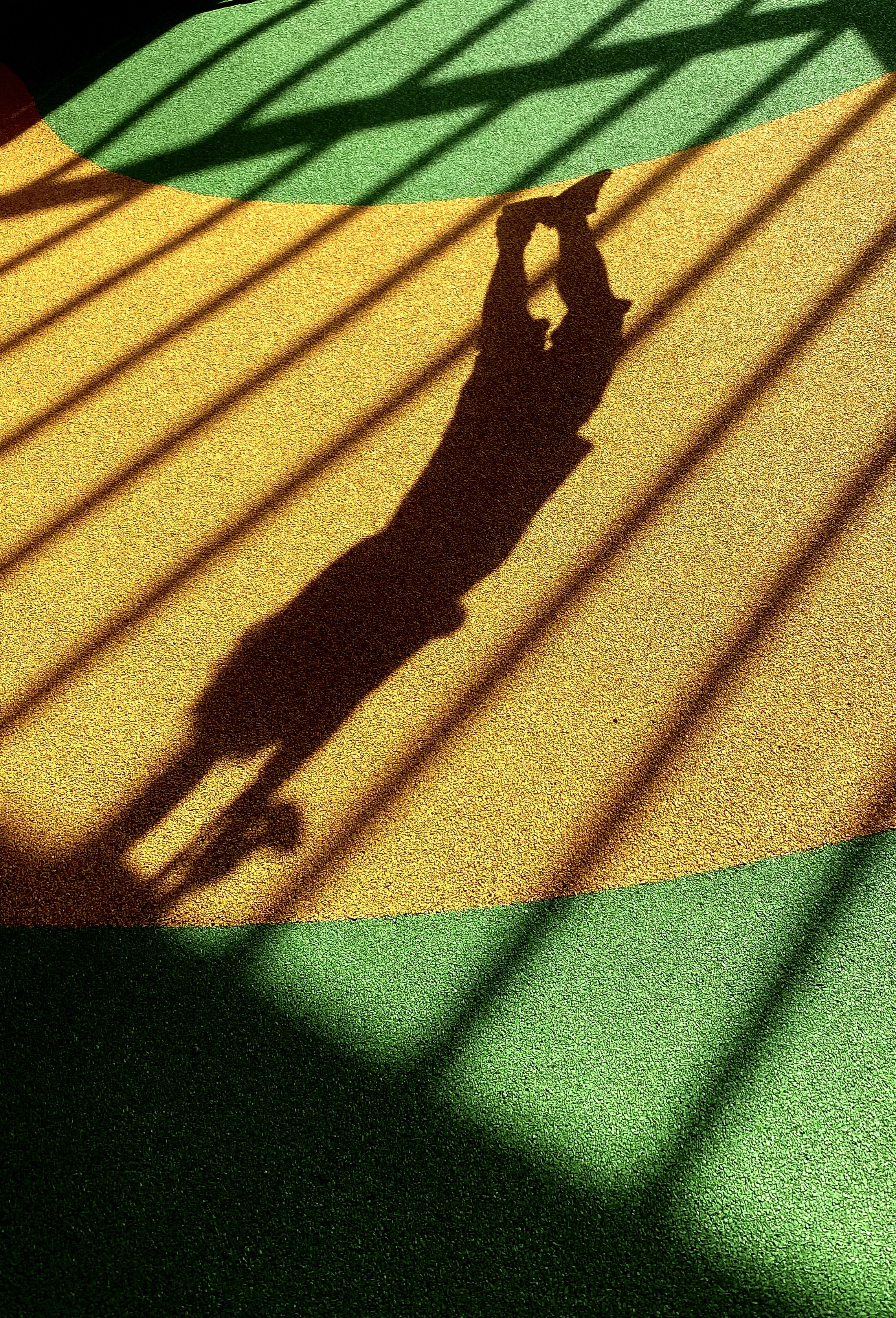 Una foto abstracta de una cancha de baloncesto