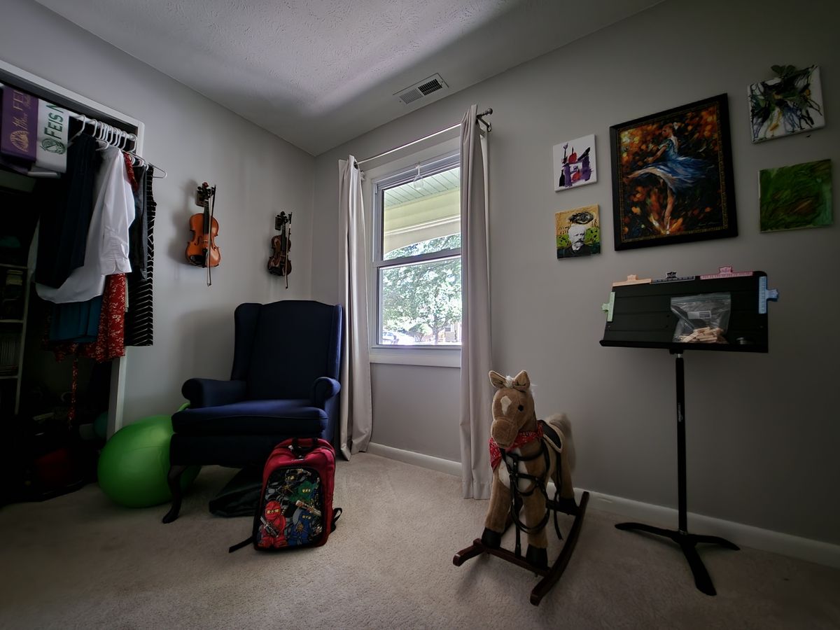 Samsung Galaxy Z Flip 4 camera test, ultra-wide-angle camera, low light, night mode
