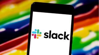 Slack-logo på en mobilskjerm.