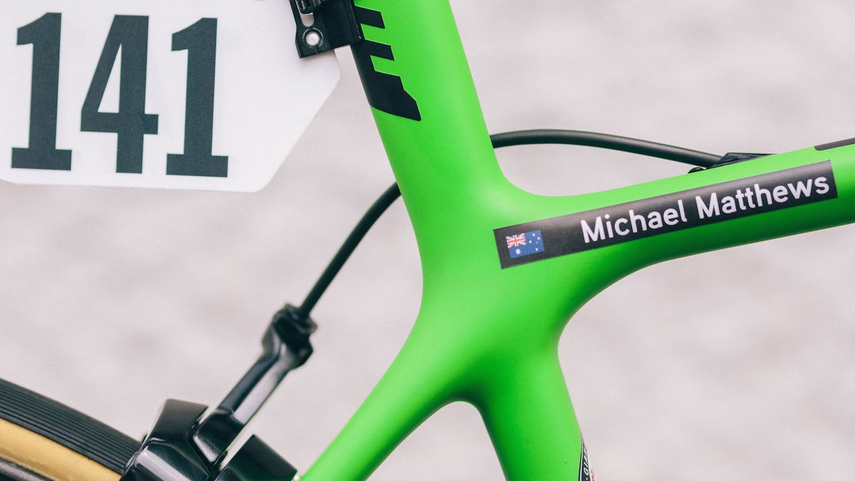 An integrated seat mast on the TCR results in a clean seat cluster