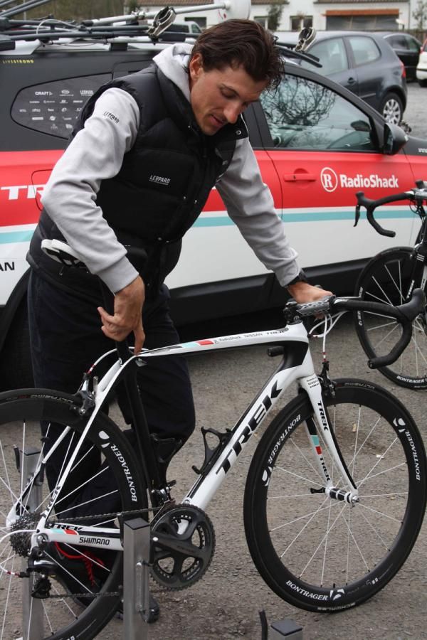 Fabian Cancellara points out the IsoSpeed suspension system.