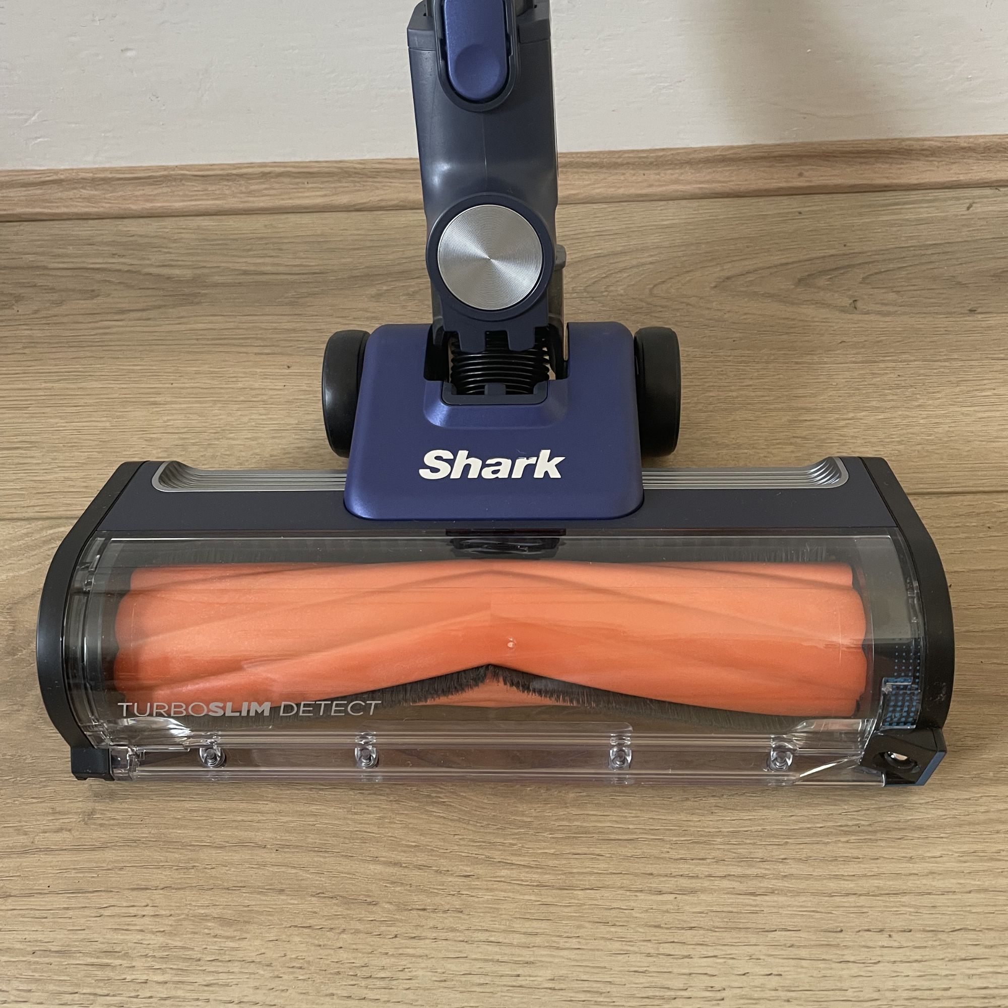 Close up of the orange brush bar of the Shark PowerDetect Speed Clean and Empty Pet