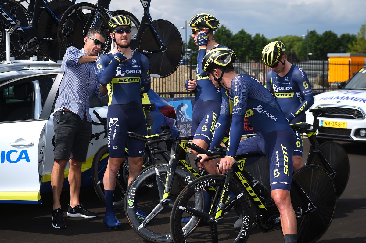 Matt Wilson helps Luke Durbridge into his skinsuit