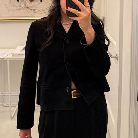 @nicoleakhtarzad outfit selfie black suede jacket and leopard belt