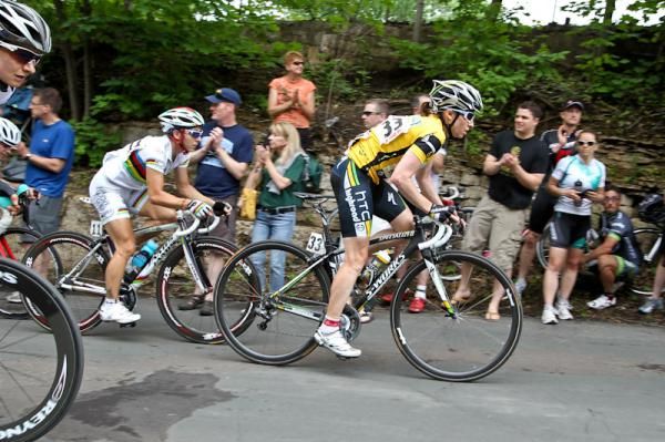 Amber Neben (HTC-Highroad) leads stage winner Georgia Brozini (Colavita-Forno d'Asolo).