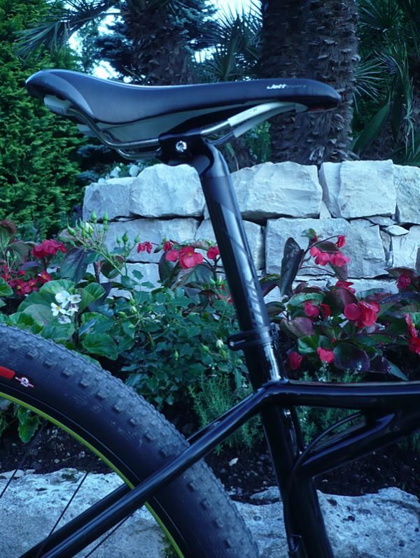 The Specialized Fate features a standard 27.2mm seatpost.