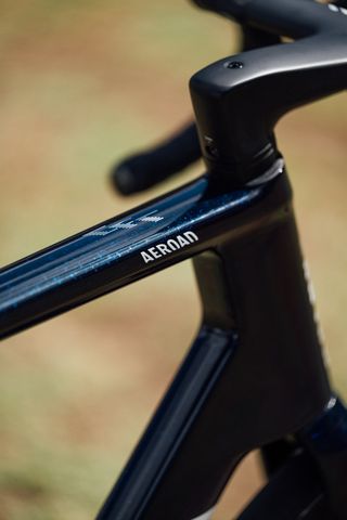 A dark blue Canyon Aeroad CFR headtube