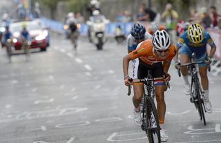 Marianne Vos (Netherlands) on her way to winning the elite women's world title in Florence 2013