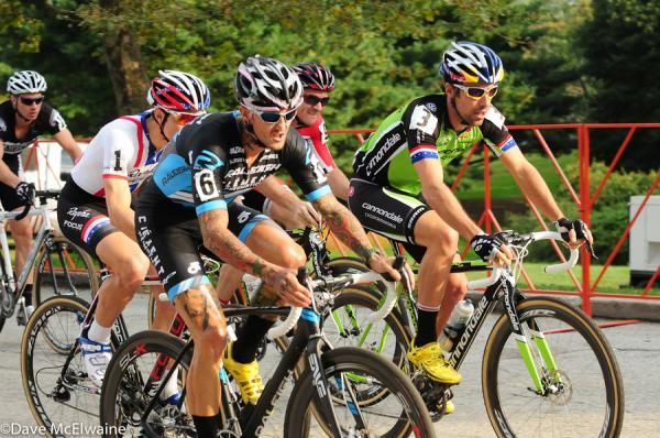 Ben Berden (Raleigh Clement) and Tim Johnson (Cannondale) at the start