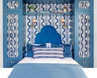 Blue and white bedroom ideas with patterned wallpaper