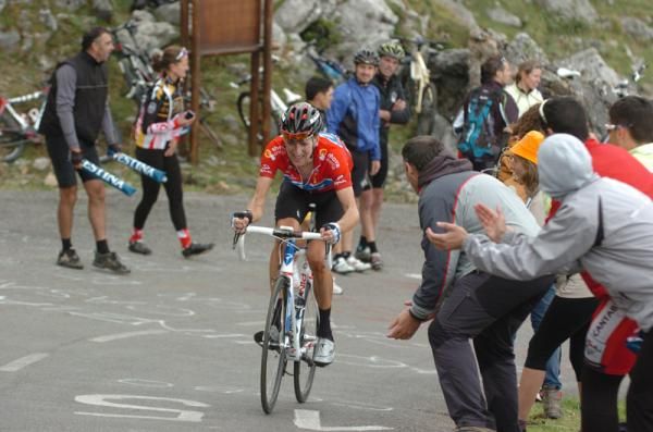 Bradley Wiggins (Team Sky) grits his teeth