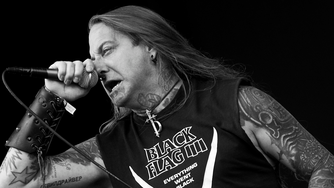 Dez Fafara onstage with DevilDriver in 2009