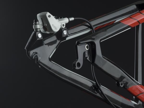 Carbon dropouts help the new FS01 achieve its feathery 1.88kg (4.14lb) claimed weight for a large-sized frame with rear shock.