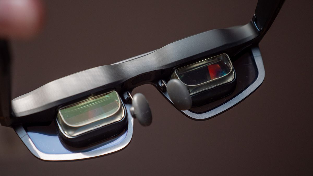 Xreal ROG R1 smart glasses lenses