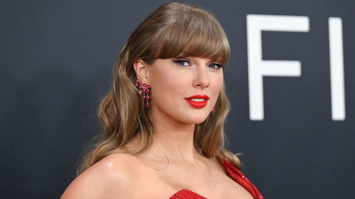 Taylor Swift Just Wore the Fall Shoe Trend That's All Over Zara, Steve Madden, and H&M