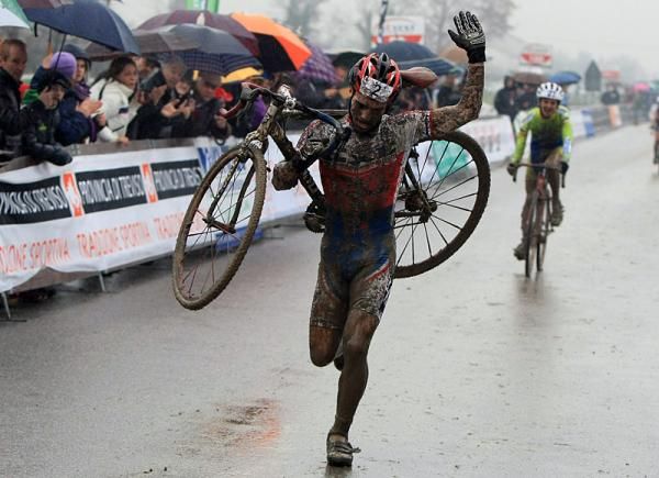 Czech Vojtech Nipl won the Junior men's race on foot.