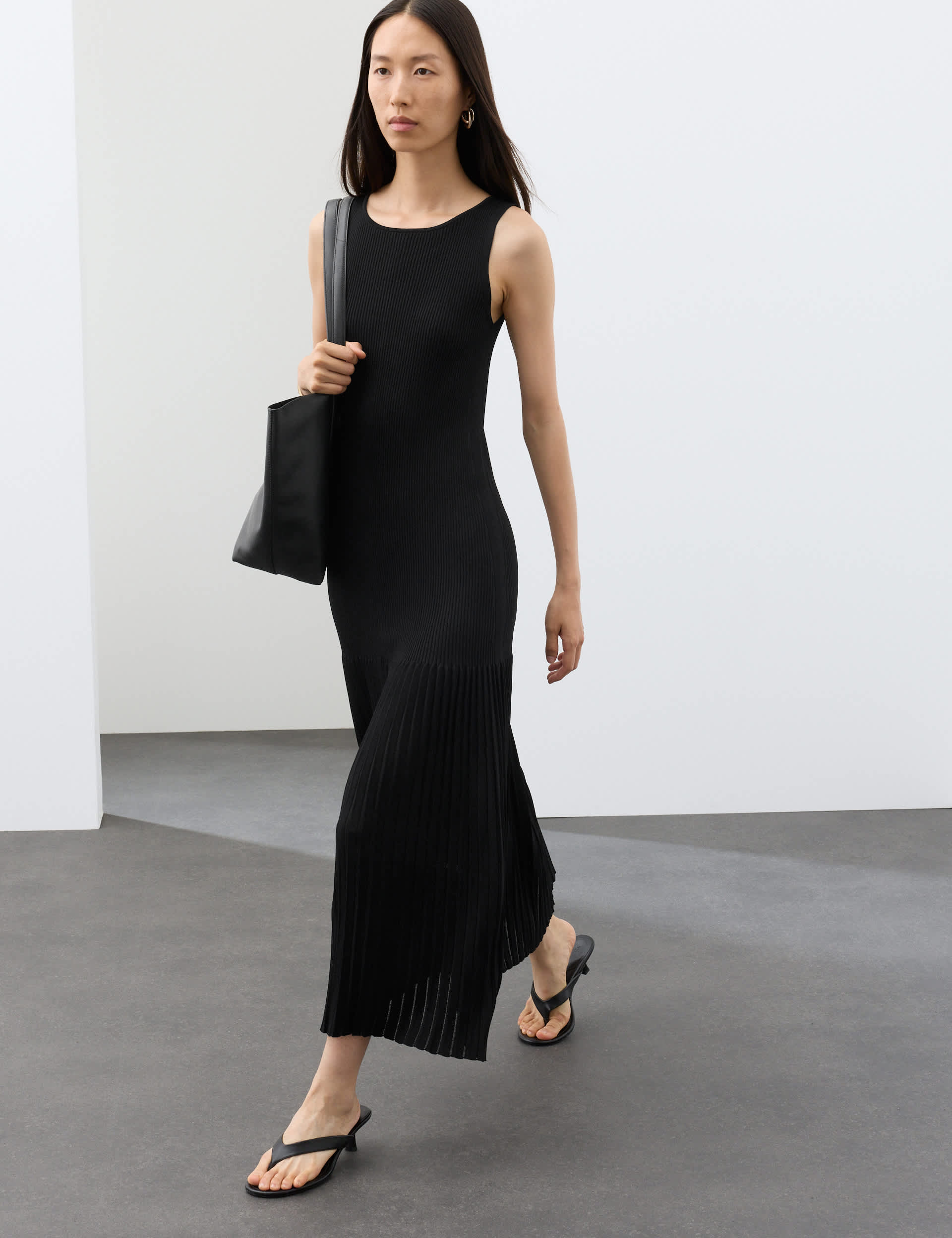 Knitted Ribbed Pleated Maxi Dress