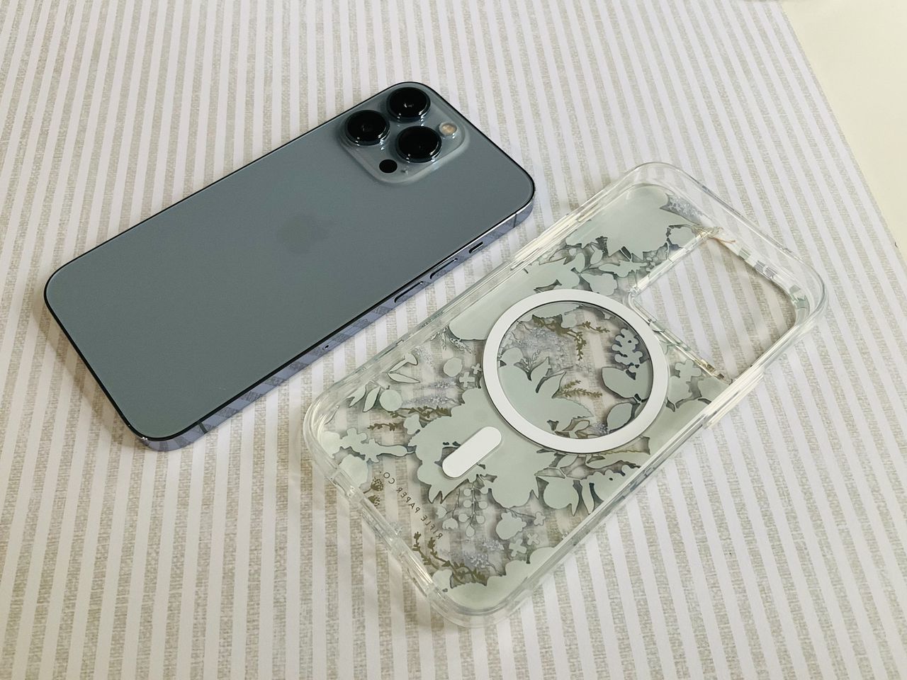 Rifle Paper Co Magsafe Case Iphone 13 Pro Garden Party Blue Lifestyle Empty Case And Iphone