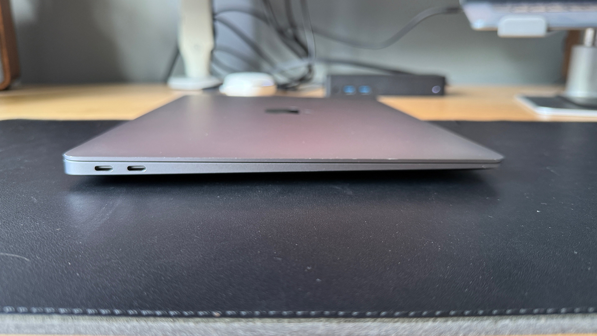 The wedge design of the MacBook Air M1 is iconic.